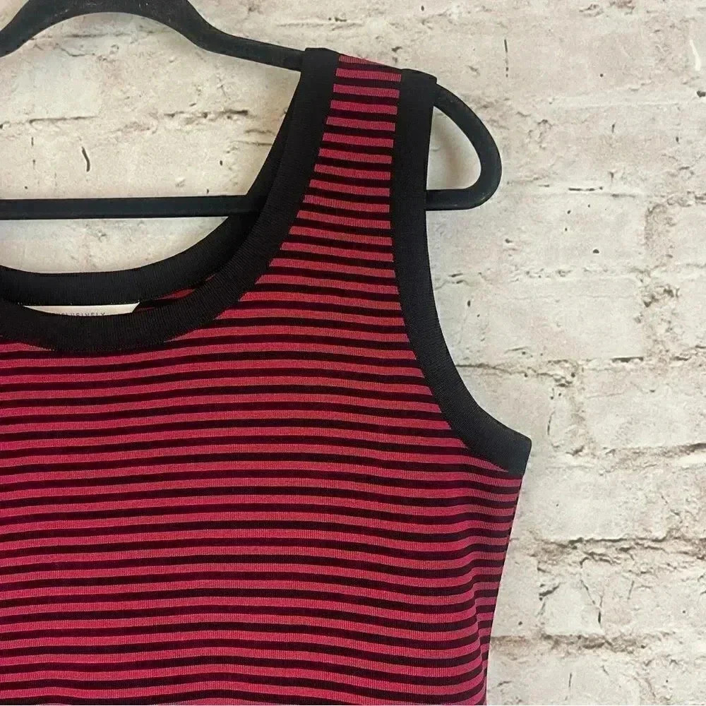 Exclusively Misook Women's Medium Black & Red Striped Knit Tank Top Acrylic M - Picture 3 of 5